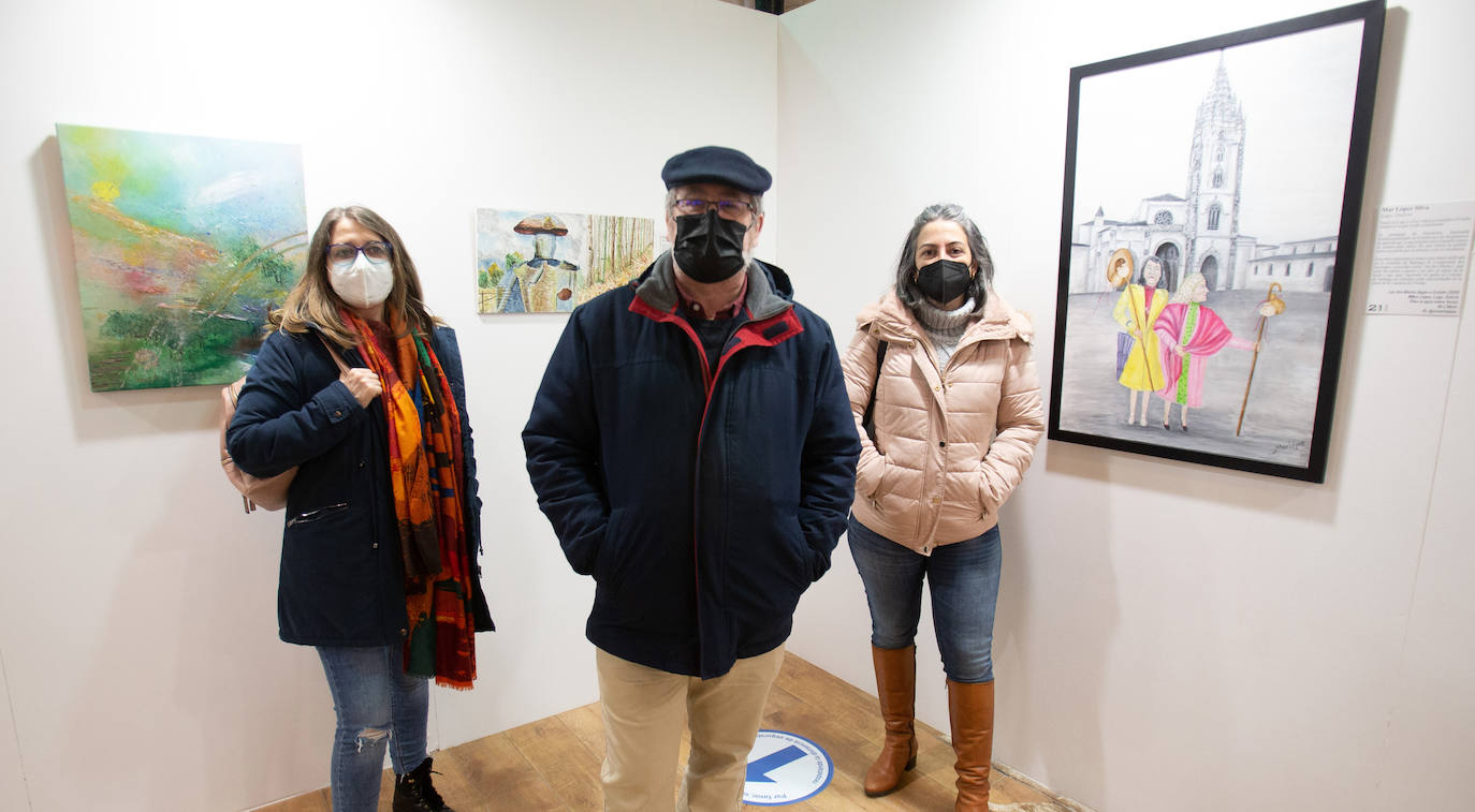 'Los artistas Larisa Rosa Díaz, Antonio Avalos y Soraya Cabrero, ayer, en Trascorrales. 
