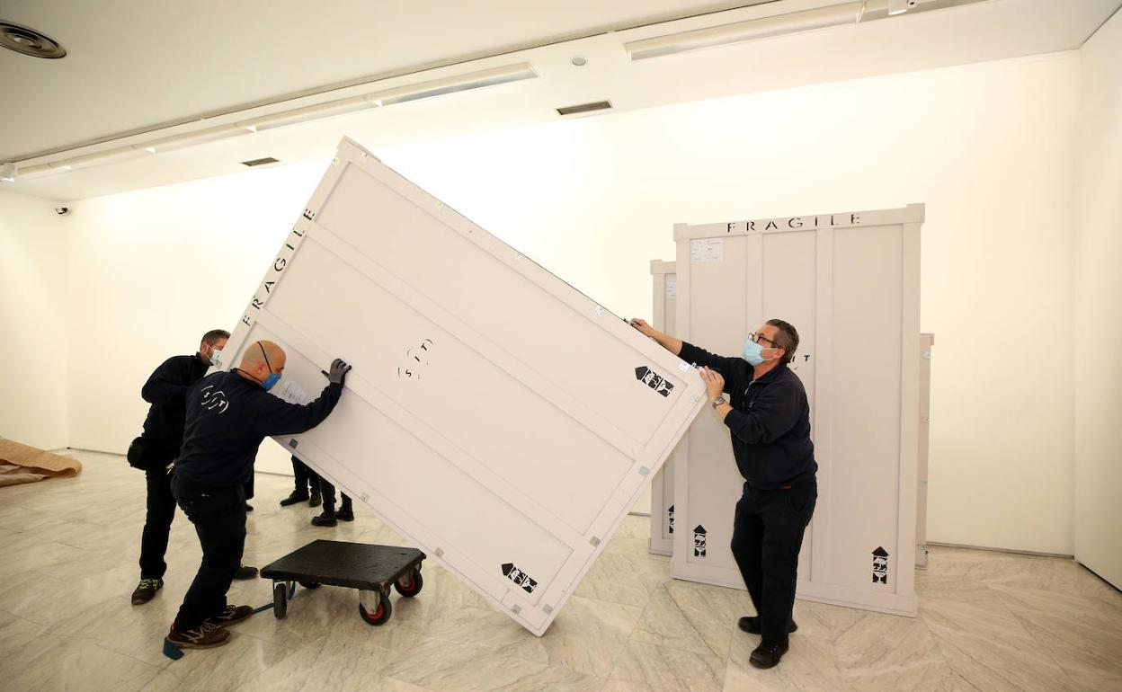 Recepcion de cuadros de Plácido Arango en el Museo de Bellas Artes de Asturias