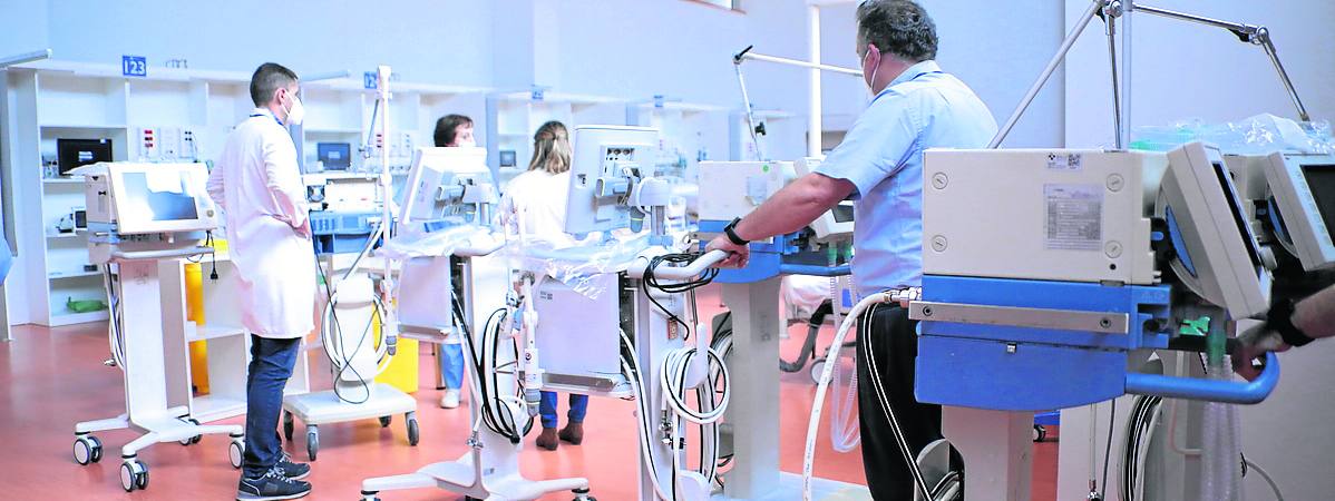 Ala del gimnasio que el HUCA prevé abrir si aumentan los ingresos de UCI. 