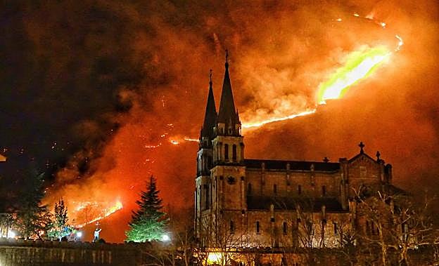 El incendio del monte Priena, frente a Covadonga, afectó a 120 hectáreas