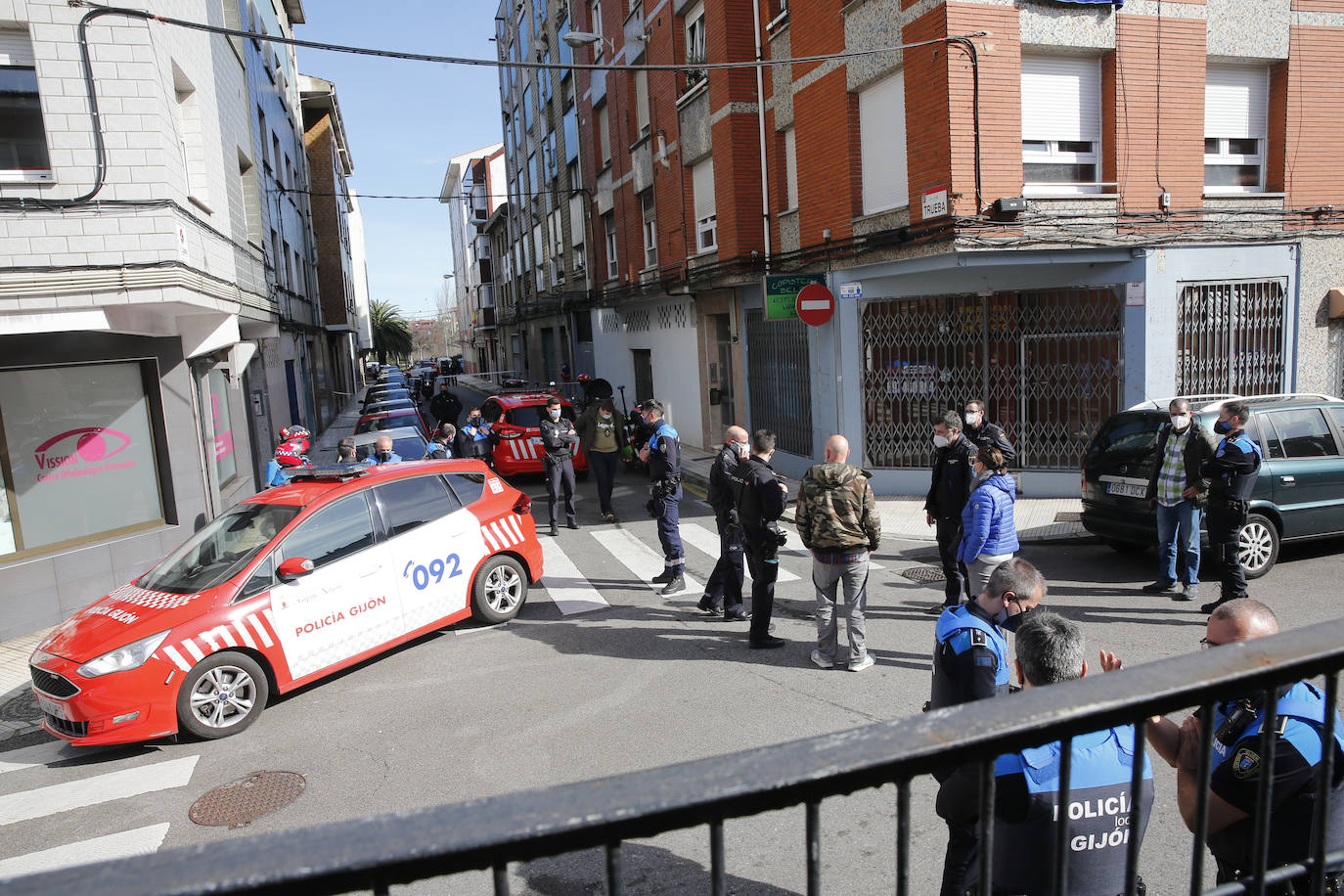 Ha sido trasladado por el SAMU a un centro hospitalario con dos impactos de bala en un pie y en la zona abdominal