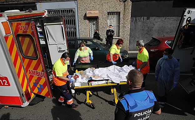 «Me llevo por delante a quien sea, yo de mi casa no salgo»