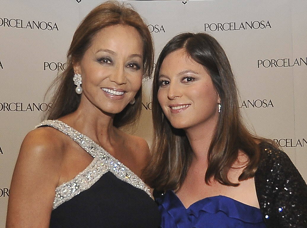 2010 | Isabel Preysler está de celebración. La reina de corazones cumple 70 años este 18 de febrero. La filipina saltó a la fama hace ya cincuenta años, cuando se casó con Julio Iglesias y a día de hoy continúa siendo uno de los mayores iconos de la elegancia. Su 70 cumpleaños le llega en un buen momento vital: feliz con sus hijos y nietos y enamorada de Mario Vargas Llosa. 