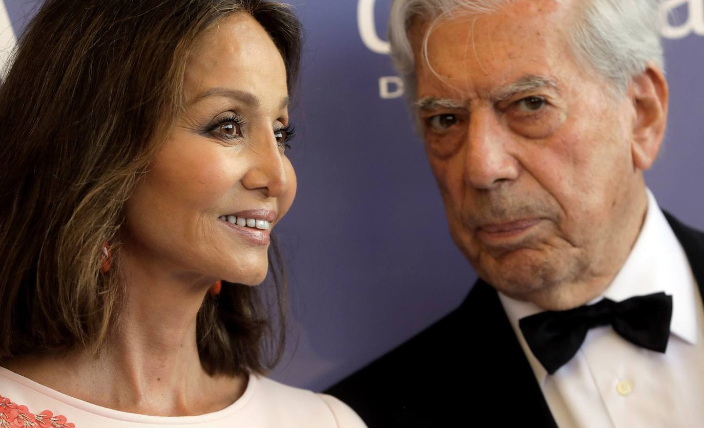 2018 | Isabel Preysler está de celebración. La reina de corazones cumple 70 años este 18 de febrero. La filipina saltó a la fama hace ya cincuenta años, cuando se casó con Julio Iglesias y a día de hoy continúa siendo uno de los mayores iconos de la elegancia. Su 70 cumpleaños le llega en un buen momento vital: feliz con sus hijos y nietos y enamorada de Mario Vargas Llosa. 