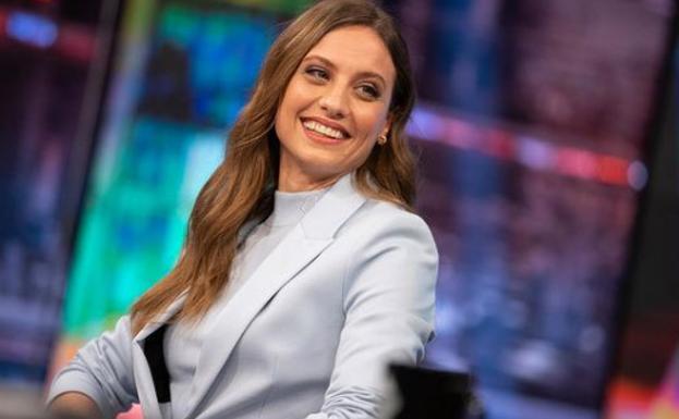 Tres opciones asequibles para copiar el look de Michelle Jenner en El Hormiguero