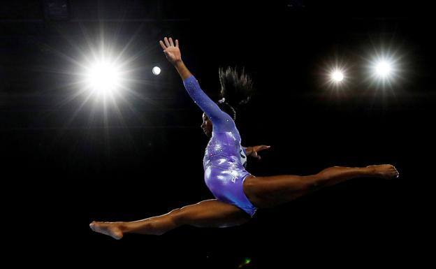 Biles en los Campeonatos del Mundo de Gimnasia de Stuttgart, en 2019.