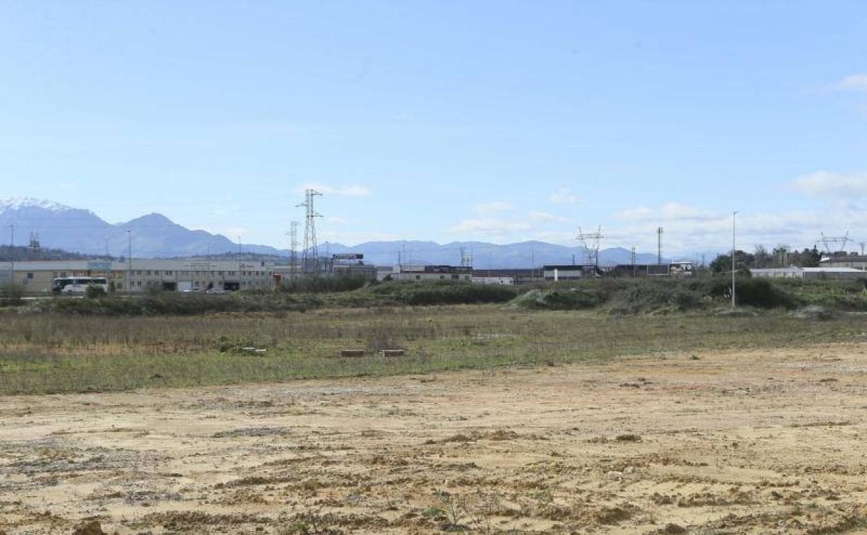 La parcela independiente en la que se ubicará el aparcamiento de camiones de Amazon. 