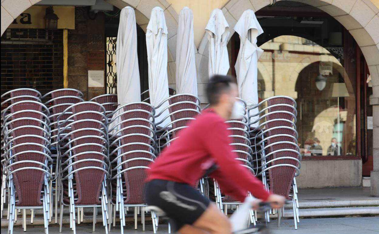 La ayuda a los hosteleros se queda corta: las peticiones de las primeras 24 horas agotarían el 43% del fondo