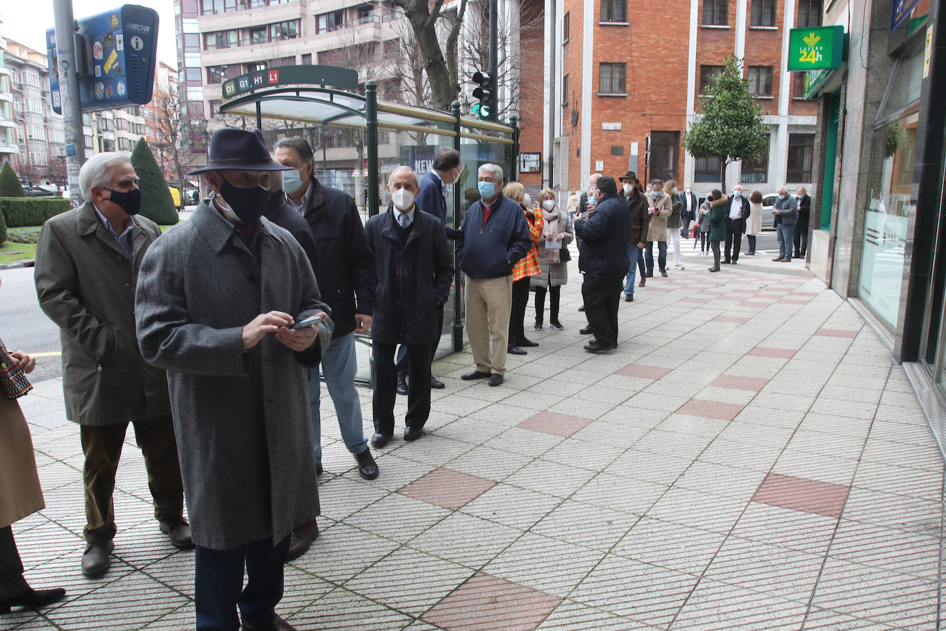 Luis Antuña consiguió este viernes la victoria en las elecciones al Colegio de Médicos de Asturias, imponiéndose a Venancio Martínez. Hubo gran afluencia de médicos para votar en las primeras elecciones desde 2001.