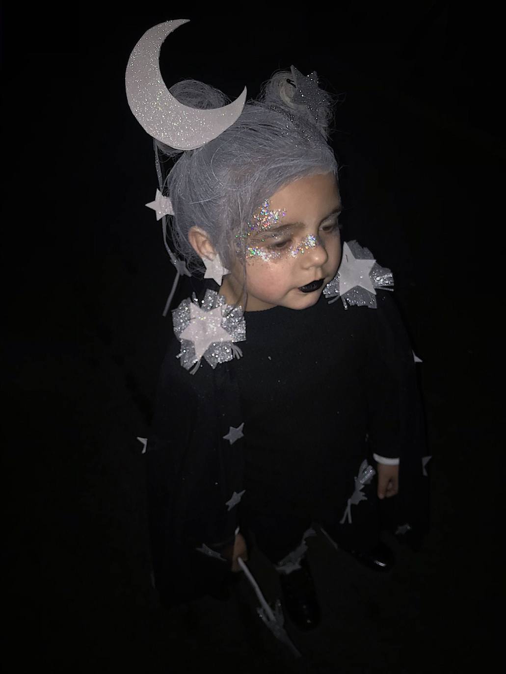 Decididos a no quedarse sin Carnaval, los ovetenses no han dudado en participar en el concurso 'Carnaval Casero 2021' convocado por la Concejalía de Centros Sociales. Una treintena de propuestas individuales y en grupo se han presentado, demostrando su originalidad y ganas de pasarlo bien.