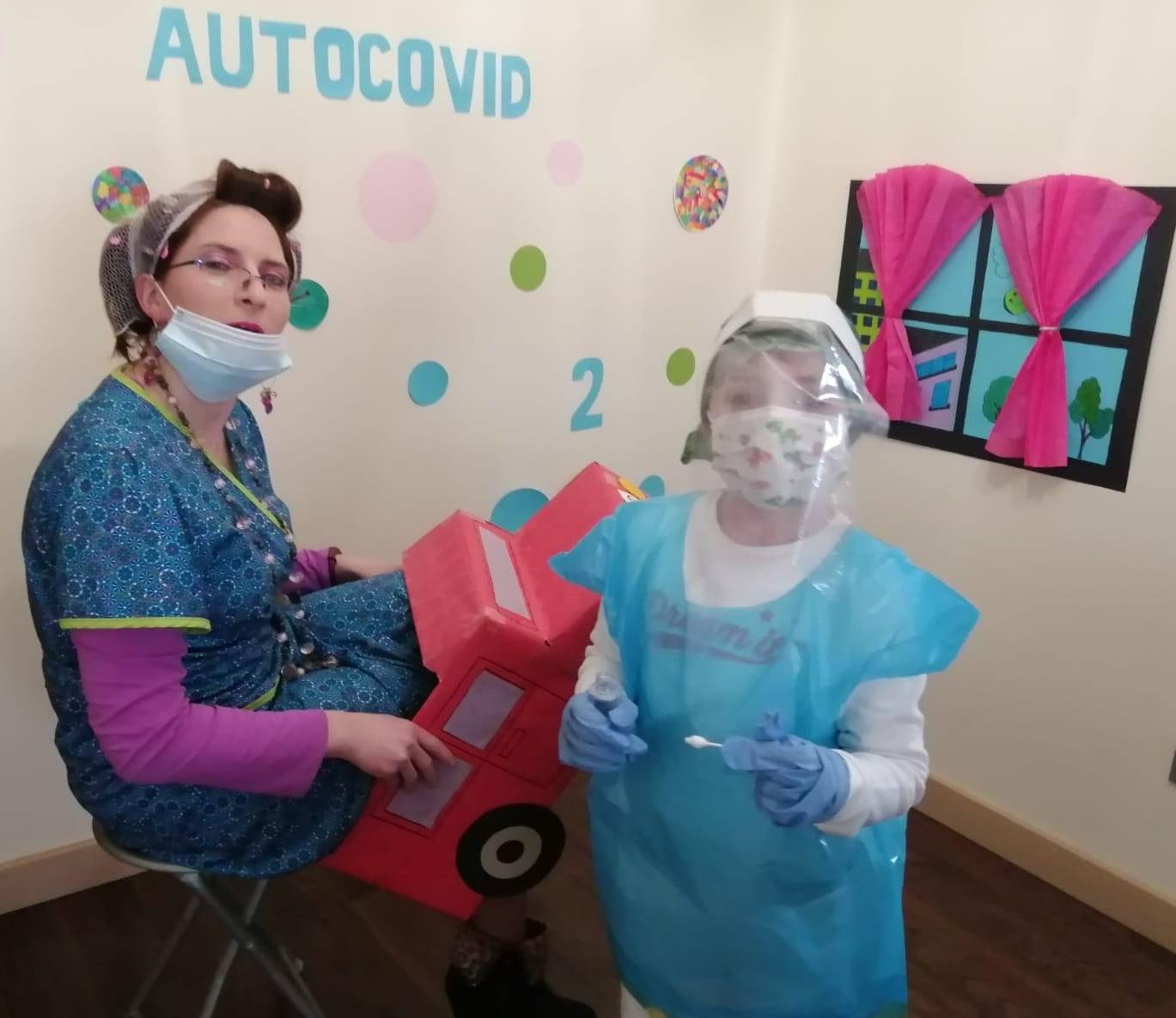 Decididos a no quedarse sin Carnaval, los ovetenses no han dudado en participar en el concurso 'Carnaval Casero 2021' convocado por la Concejalía de Centros Sociales. Una treintena de propuestas individuales y en grupo se han presentado, demostrando su originalidad y ganas de pasarlo bien.