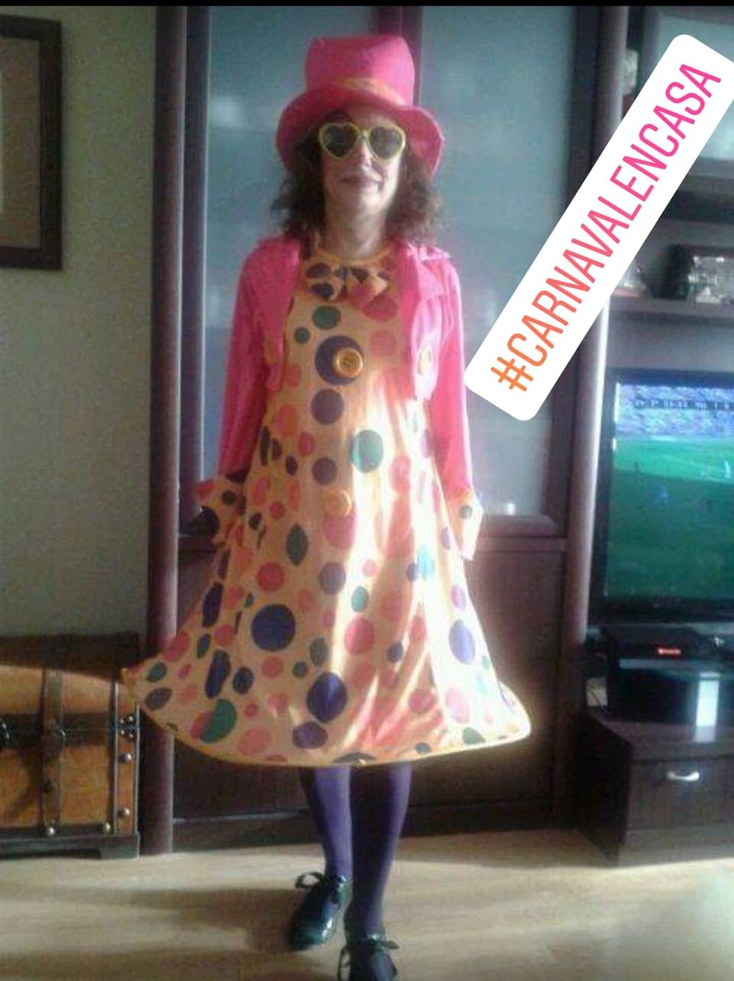 Decididos a no quedarse sin Carnaval, los ovetenses no han dudado en participar en el concurso 'Carnaval Casero 2021' convocado por la Concejalía de Centros Sociales. Una treintena de propuestas individuales y en grupo se han presentado, demostrando su originalidad y ganas de pasarlo bien.