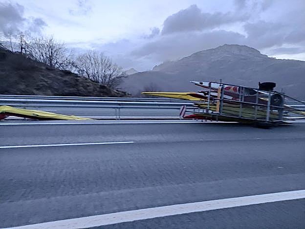 Las embarcaciones se desprendieron del remolque al volcar. 