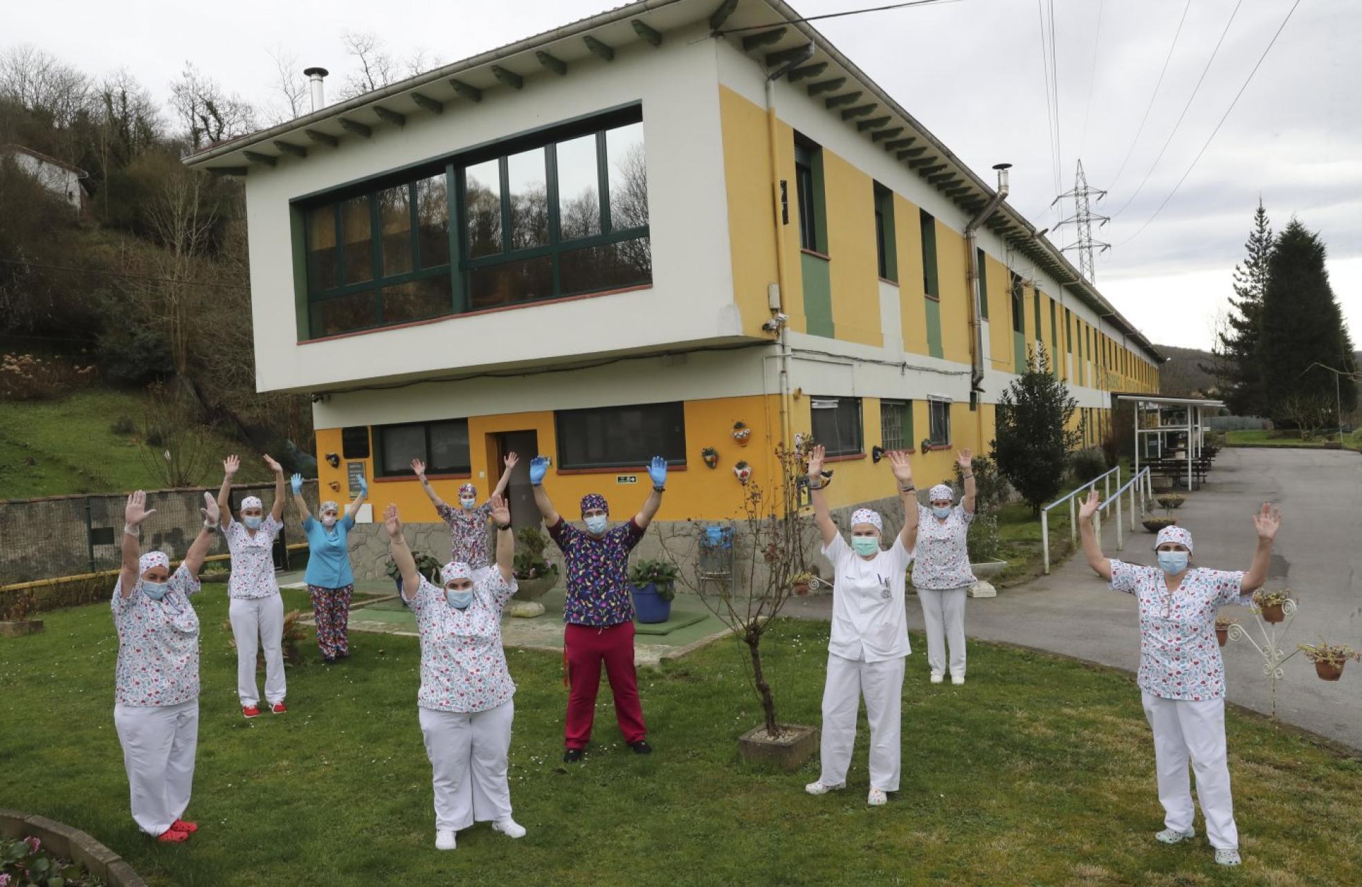 Sin brotes. La plantilla del geriátrico Nuesta Señora del Amparo, en Tuilla, no ha tenido ningún caso. 