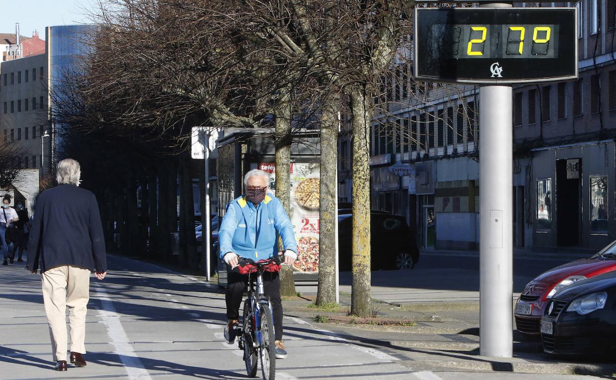 Los termómetros de Gijón han llegado a marcar 27º este martes 