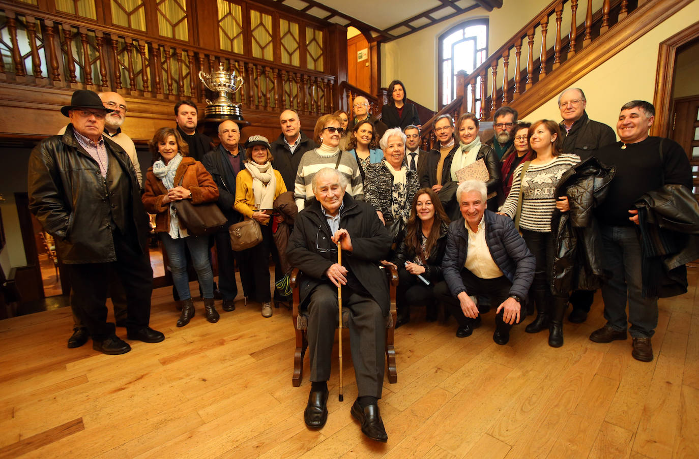 La veterena librera Conchita Quirós, propietaria de la Librería Cervantes, ha fallecido en Oviedo a los 85 años. Dedicó toda su vida a su auténtica pasión: los libros, que le hicieron merecedora, tanto a ella como a su establecimiento de numerosos reconocimientos.