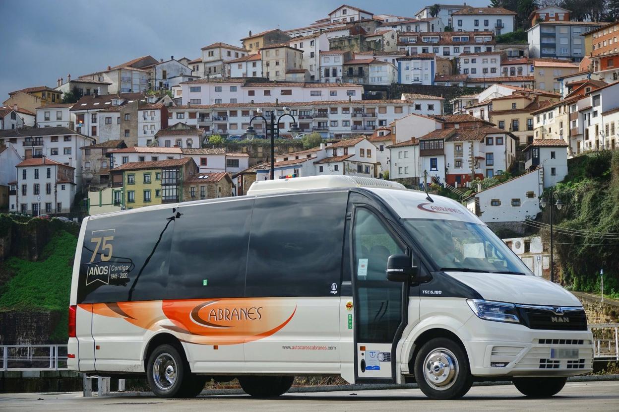 Autocares Cabranes acaba de incorporar el primer microbús Euro 6D de España. 