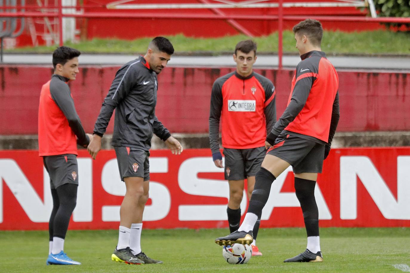 Los sportinguistas preparan su partido ante el Español