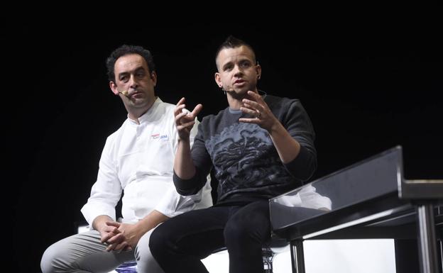 Imagen principal - Dabiz Muñoz y Fernando Sáenz, durante la conferencia en la edición de 2020; la cocinera Camila Ferraro, del restaurante sevillano Sobretablas, sonríe tras ganar el premio Cocinero Revelación; y una cata de vino en MAdrid Fusión 2020. 