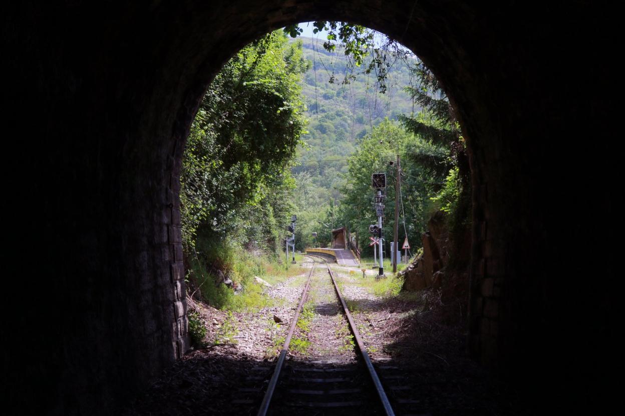 Un túnel en el recorrido en Parteayer, en Morcín. 