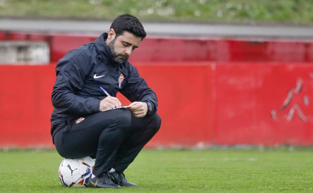 El Sporting perfila en el gimnasio la preparación del duelo contra el Espanyol