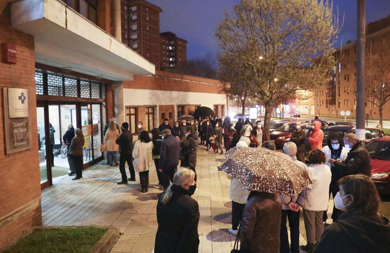 Incomodidad por la repetición de las colas para vacunarse