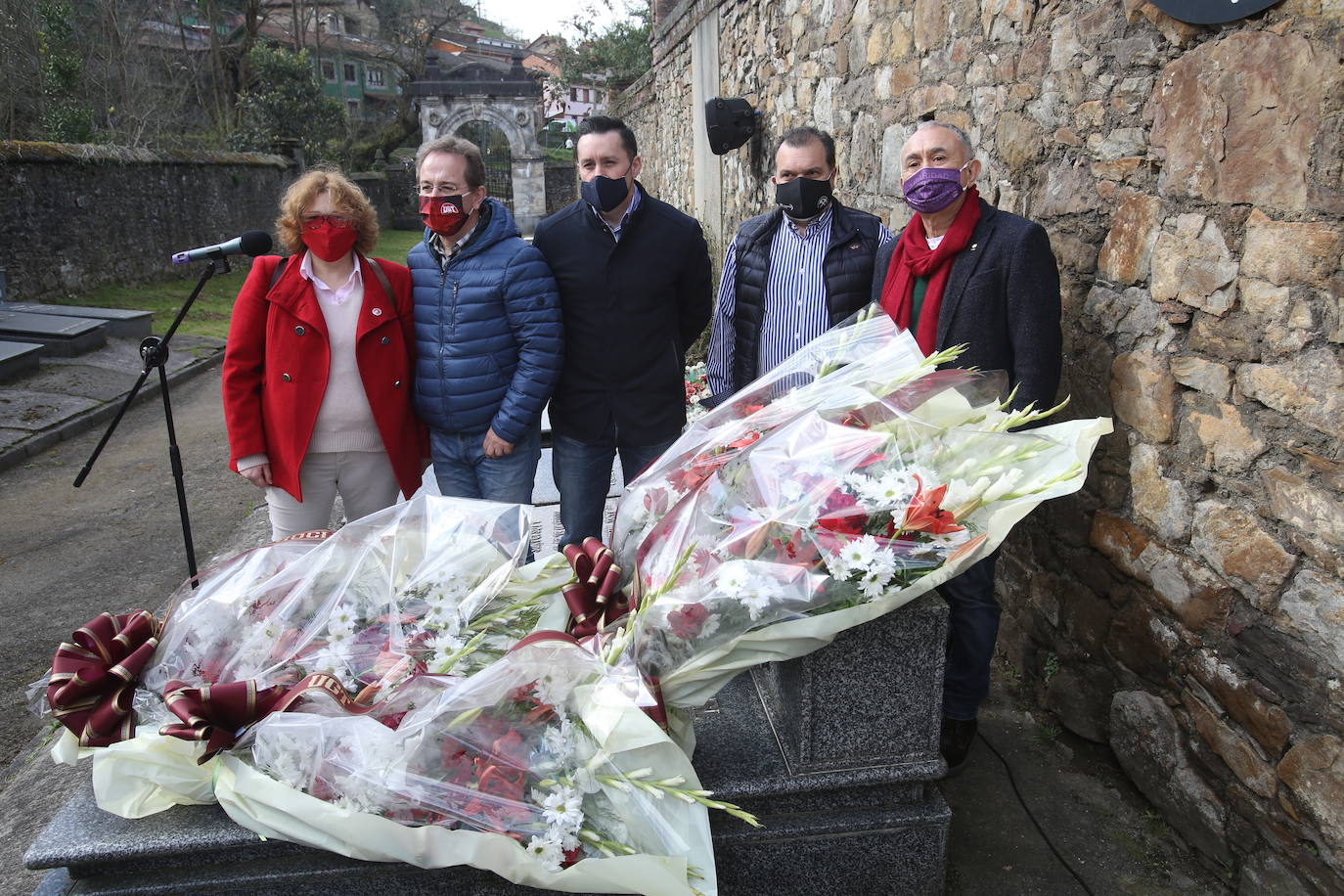 «No podemos permitir una Asturias de dos velocidades», reclama José Luis Alperi durante el insólito homenaje a Manuel Llaneza, sin público como consecuencia de la pandemia