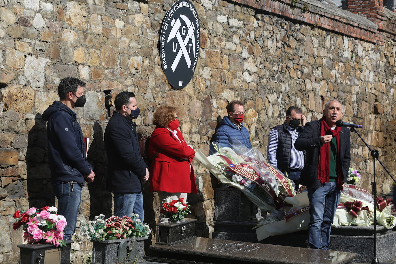 «No podemos permitir una Asturias de dos velocidades», reclama José Luis Alperi durante el insólito homenaje a Manuel Llaneza, sin público como consecuencia de la pandemia