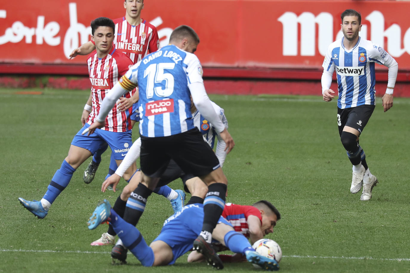 El Sporting suma un punto ante el gran candidato al ascenso esta temporada y sigue invicto en su estadio