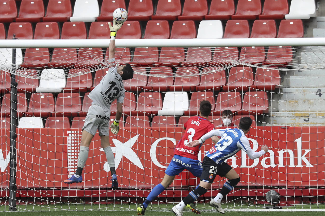 El Sporting suma un punto ante el gran candidato al ascenso esta temporada y sigue invicto en su estadio