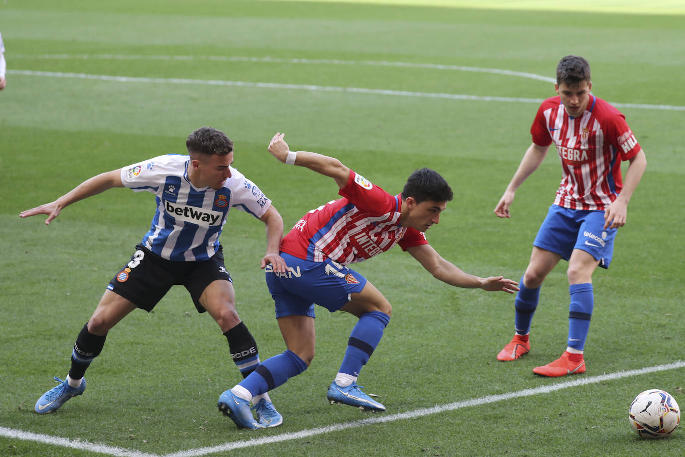 El Sporting suma un punto ante el gran candidato al ascenso esta temporada y sigue invicto en su estadio