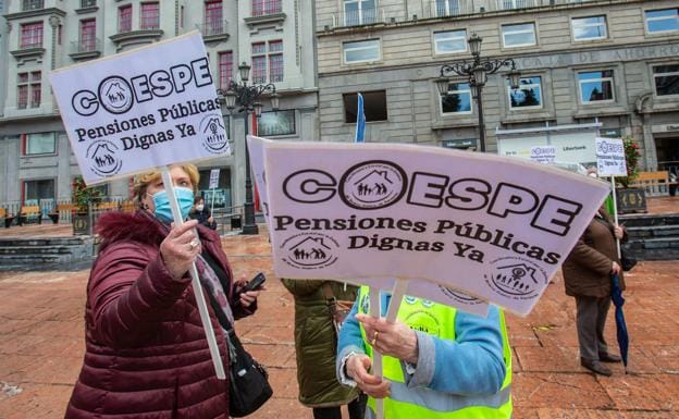 La Coordinadora en Defensa de las Pensiones reclama en Oviedo romper la brecha de género en la prestación