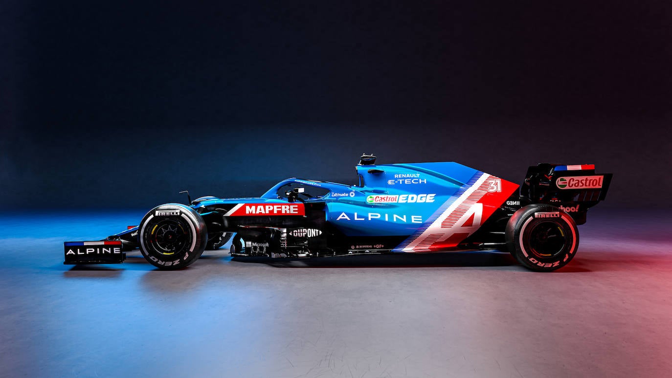 El mismo día en el que se cumplen veinte años del primer Gran Premio de Fernando Alonso en la Fórmula 1, el bicampeón asturiano ya sonríe con su nueva máquina: el Alpine A521. Creado sobre la base del Renault RS20 que pilotaron Daniel Ricciardo y Esteban Ocon, el nuevo bólido pretende mantener la línea ascendente del anterior modelo