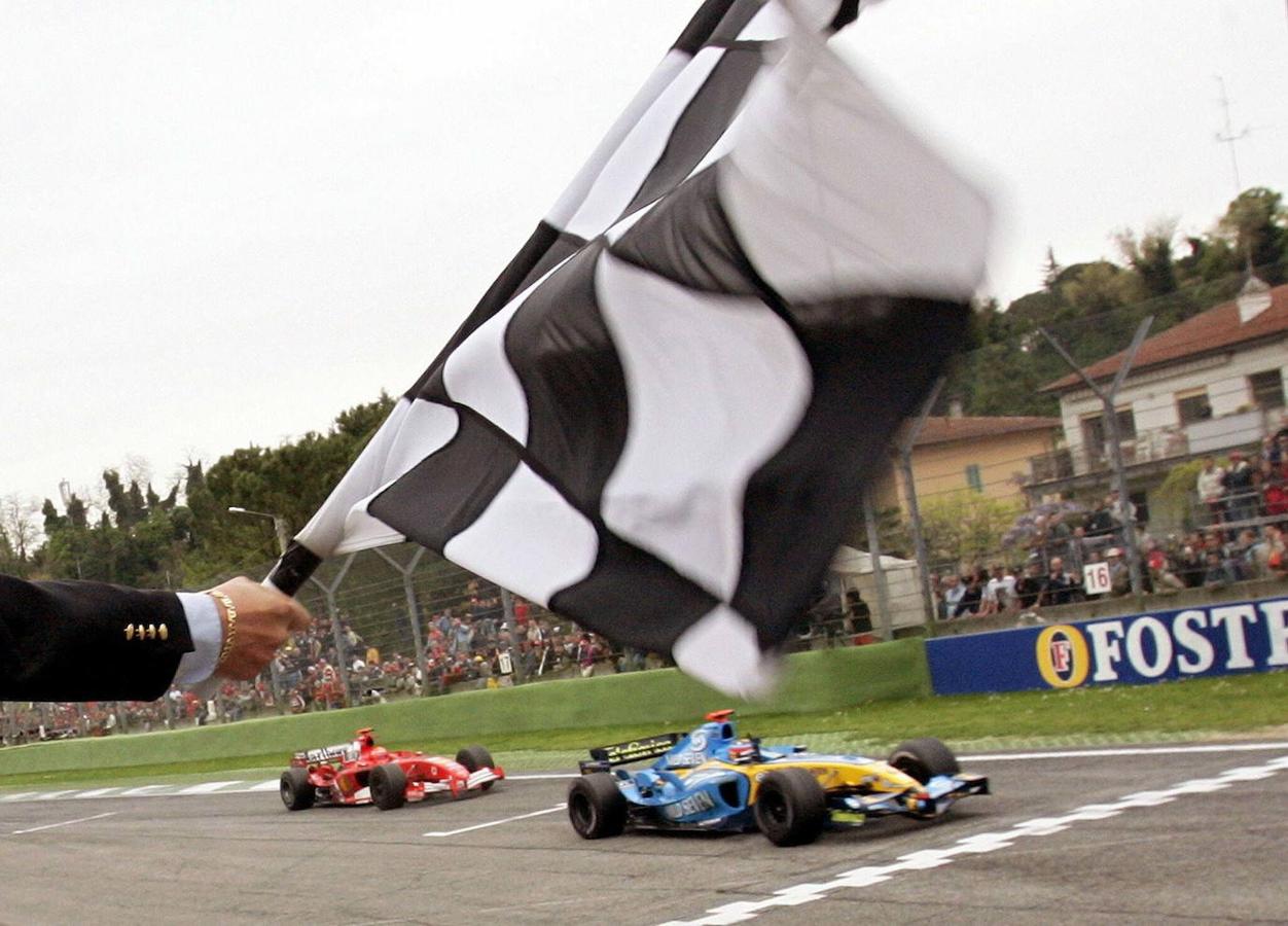 Hoy se cumplen 20 años del debút oficial de Fernando Alonso en la Fórmula 1. Un dos de marzo de 2001 el piloto asturiano participaba en los entrenamientos del Gran Premio de Australia, en Melbourne, al volante de un Minardi