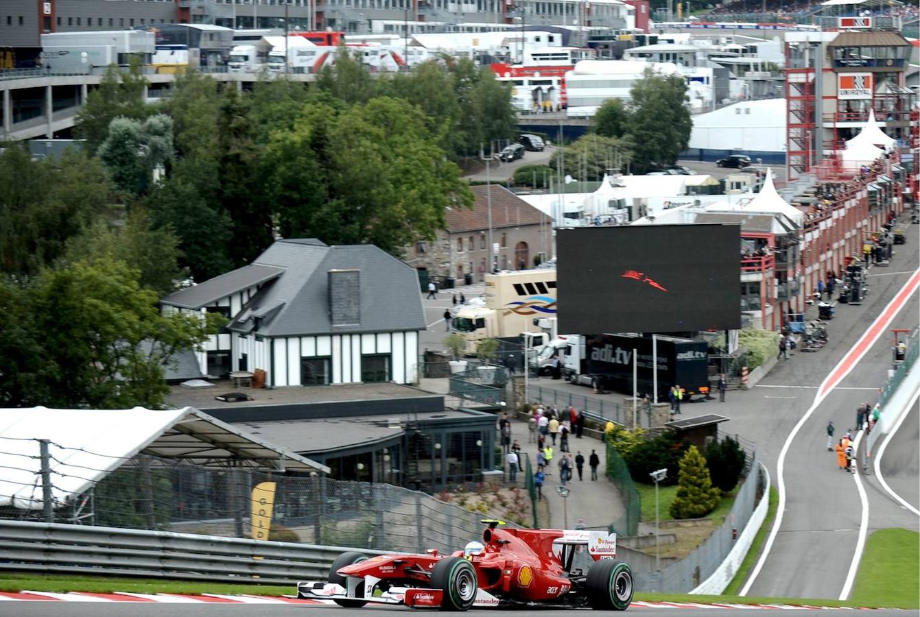 Hoy se cumplen 20 años del debút oficial de Fernando Alonso en la Fórmula 1. Un dos de marzo de 2001 el piloto asturiano participaba en los entrenamientos del Gran Premio de Australia, en Melbourne, al volante de un Minardi