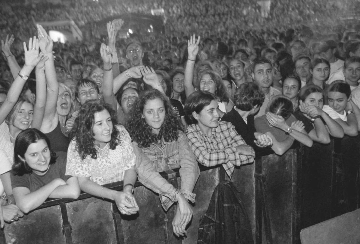 La plaza de toros de Oviedo data de 1889 y durante más de un siglo permaneció en actividad combinando las corridas taurinas con otras actividades lúdicas. A pesar de que en 2007 fue declarada Bien de Interés Cultural (BIC) la maleza y el abandono se ciernen sobre ella. Ayer, el Consejo de Patrimonio respondió de forma positiva a la consulta del Ayuntamiento sobre el proyecto de reforma y adaptación a nuevos usos, que quizás escriba un nuevo futuro para el emplazamiento. 