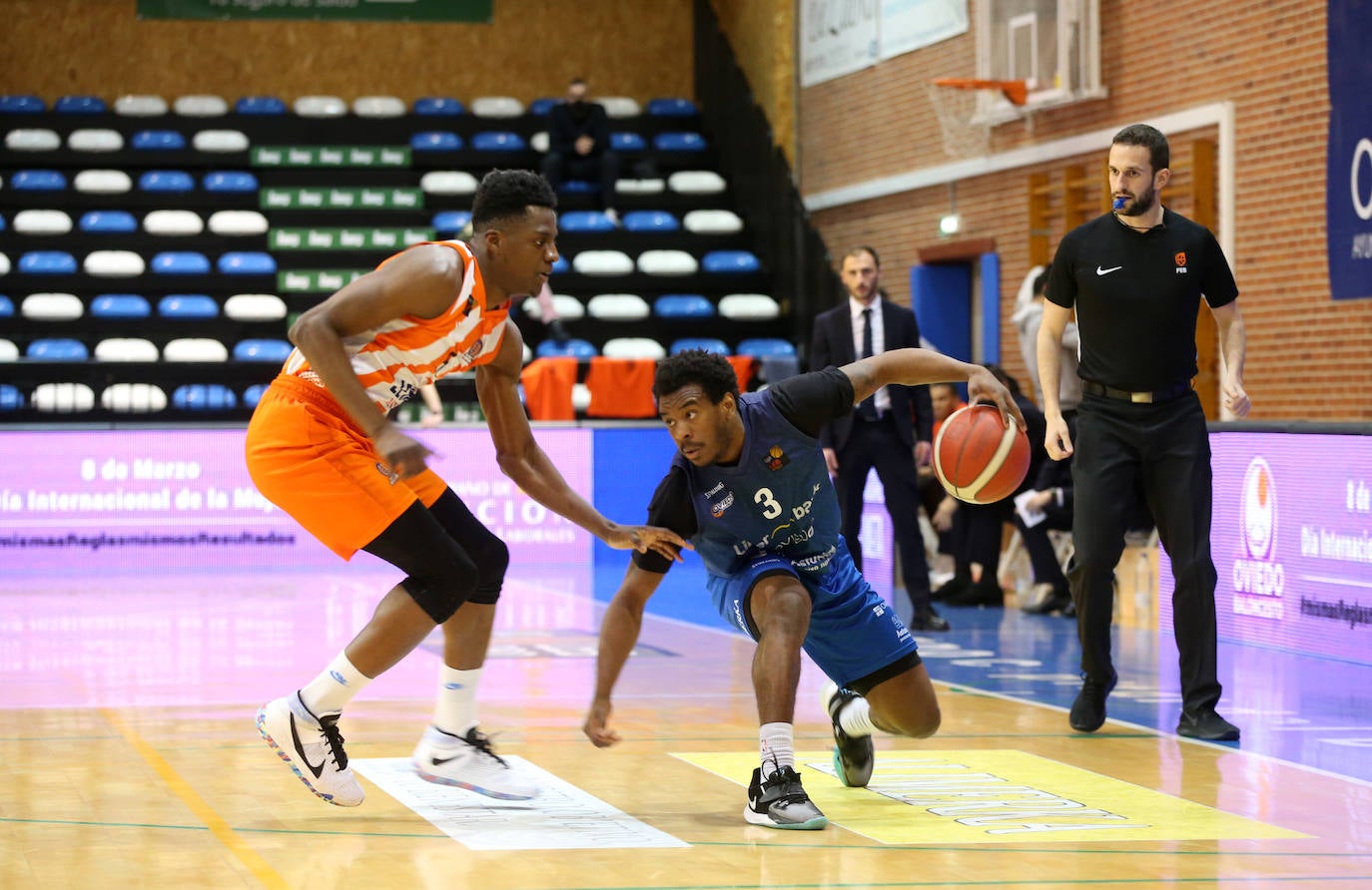El Liberbank Oviedo cerró la primera fase de la LEB Oro, con un triunfo de gran valor ante el Leyma Coruña. Los ovetenses llegaron a ir quince puntos por debajo en el marcador.