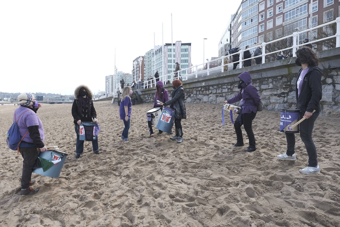 Concentraciones feministas en Gijón, Oviedo, Avilés, Siero y Colunga para presentar la protesta del Día Internacional de las Mujeres