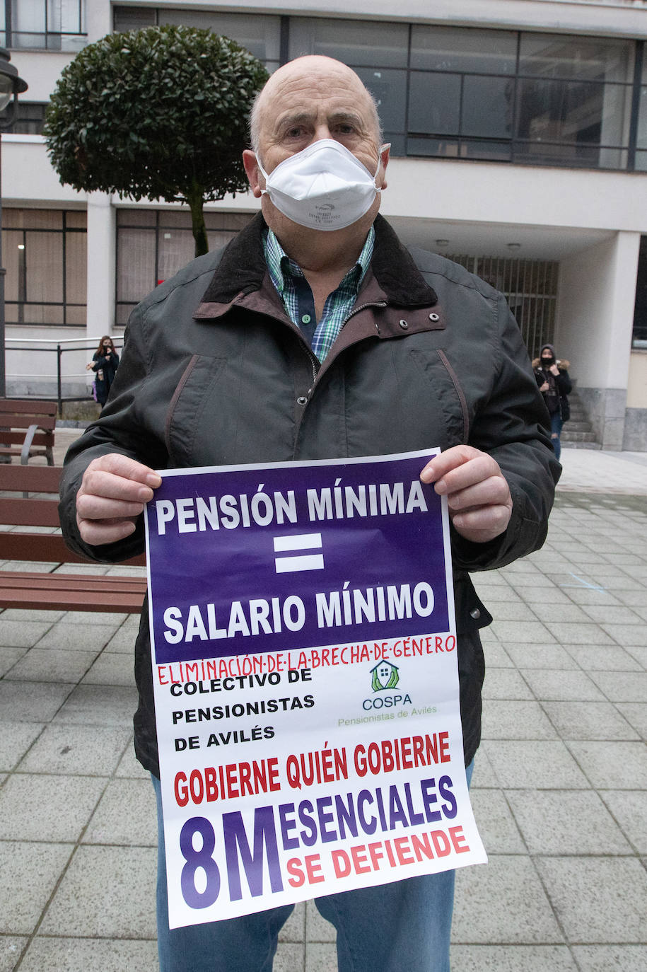 Gijón y Oviedo acogieron este lunes 8 de marzo las concentraciones más multitudinarias en el Día Internacional de la Mujer, pero otros puntos de la región como Avilés, Siero, Valdés, Arriondas o Vegadeo también se sumaron a las reivindicaciones de distintas maneras.