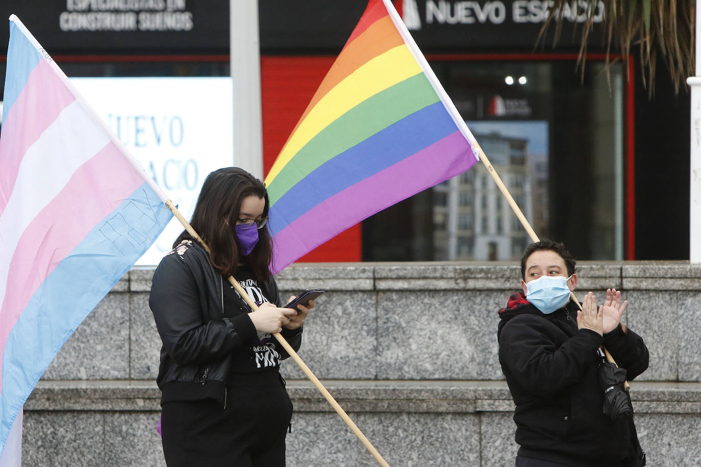 Las feministas más jovenes y representantes de los sindicatos han sido los primeros en movilizarse por el Día Internacional de la Mujer en la capital asturiana.