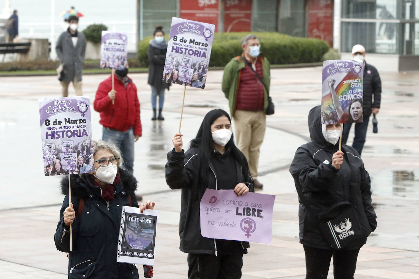 Las feministas más jovenes y representantes de los sindicatos han sido los primeros en movilizarse por el Día Internacional de la Mujer en la capital asturiana.
