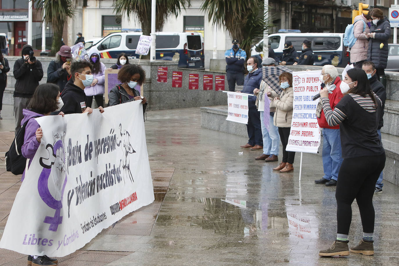 Las feministas más jovenes y representantes de los sindicatos han sido los primeros en movilizarse por el Día Internacional de la Mujer en la capital asturiana.