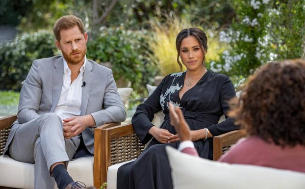 Harry y Meghan durante la entrevista con Oprah Winfrey.