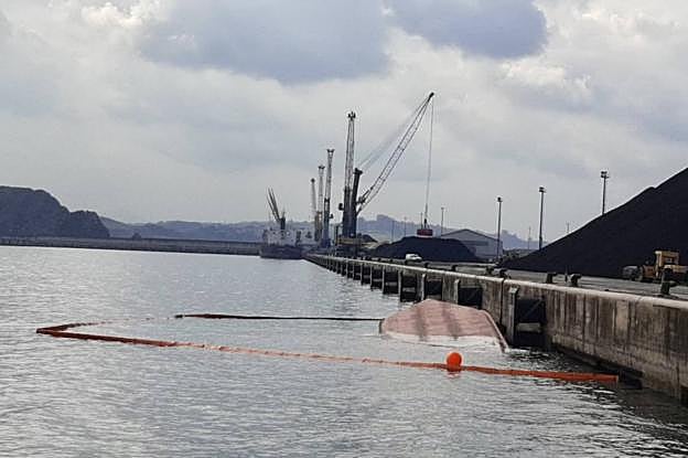 El narcocarguero en El Musel