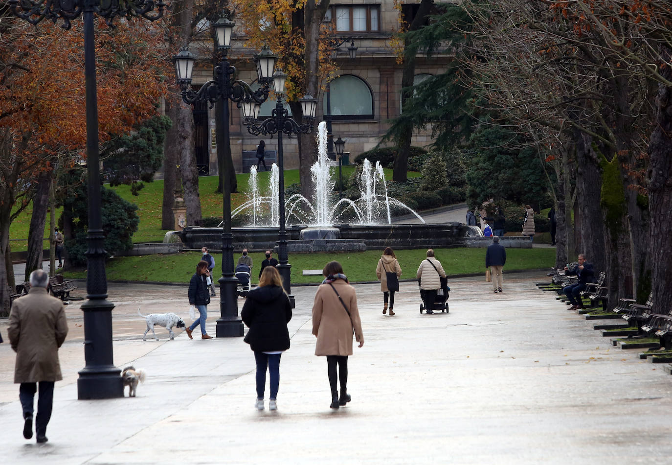 El plan director del Campo de San Francisco busca recuperar el pulmón verde para los ciudadanos e impulsar mejoras que le permitan recuperar el esplendor de épocas pasadas. Generaciones y generaciones se han criado corriendo entre sus árboles y caminos, convirtiéndole en fiel testigo de la historia de Oviedo