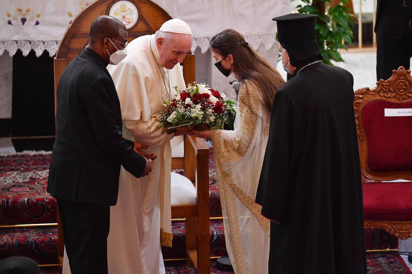 El papa Francisco ha visitado por primera vez Irak en un arriesgado viaje de tres días de duración con el objetivo de acercarse a la comunidad cristiana del país, brutalmente castigada por el grupo yihadista Estado Islámico.