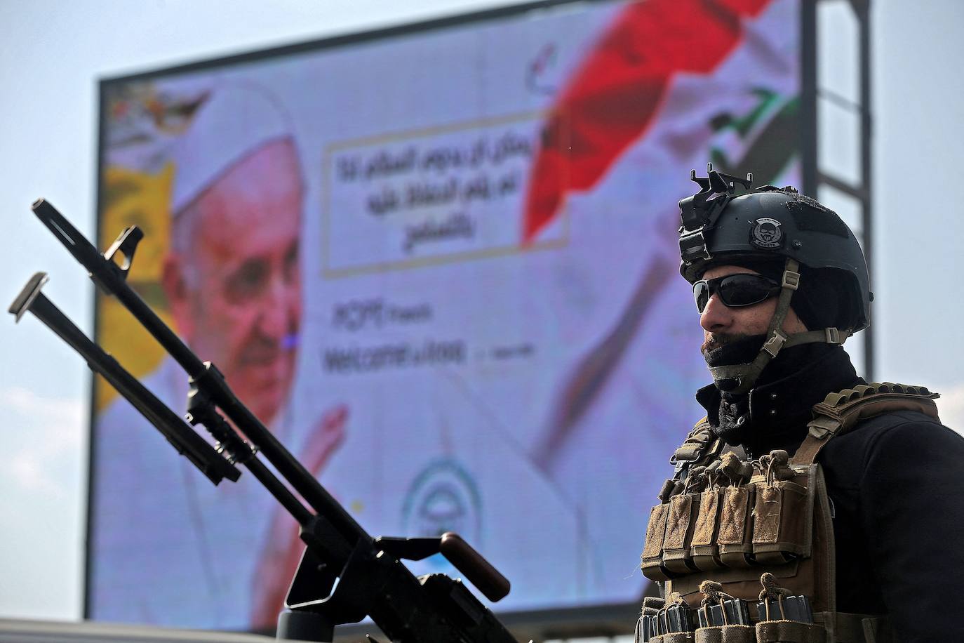 El papa Francisco ha visitado por primera vez Irak en un arriesgado viaje de tres días de duración con el objetivo de acercarse a la comunidad cristiana del país, brutalmente castigada por el grupo yihadista Estado Islámico.