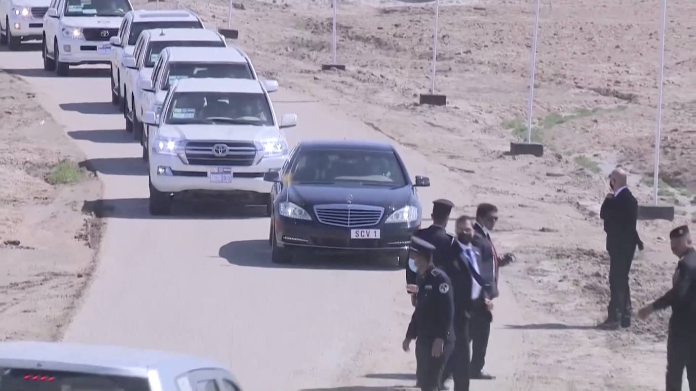 El papa Francisco ha visitado por primera vez Irak en un arriesgado viaje de tres días de duración con el objetivo de acercarse a la comunidad cristiana del país, brutalmente castigada por el grupo yihadista Estado Islámico.