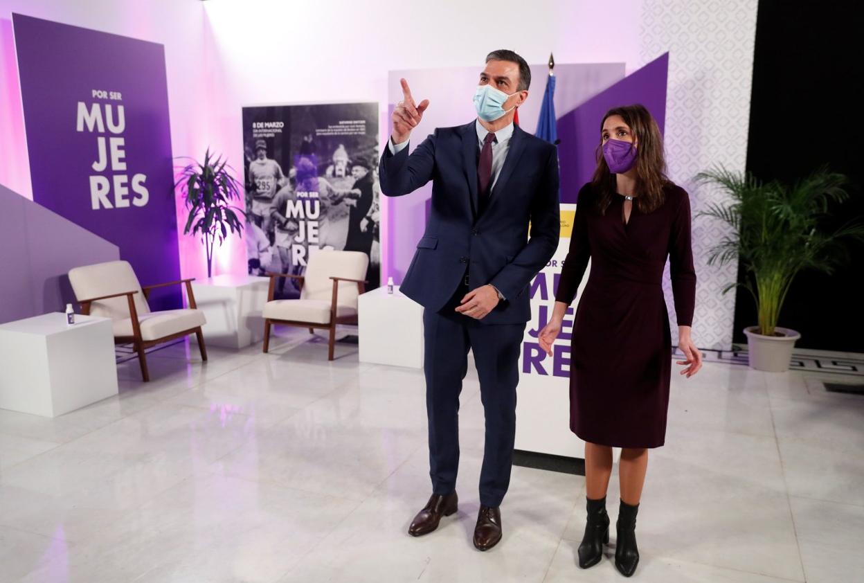 Pedro Sánchez e Irene Montero, en un acto institucional. 