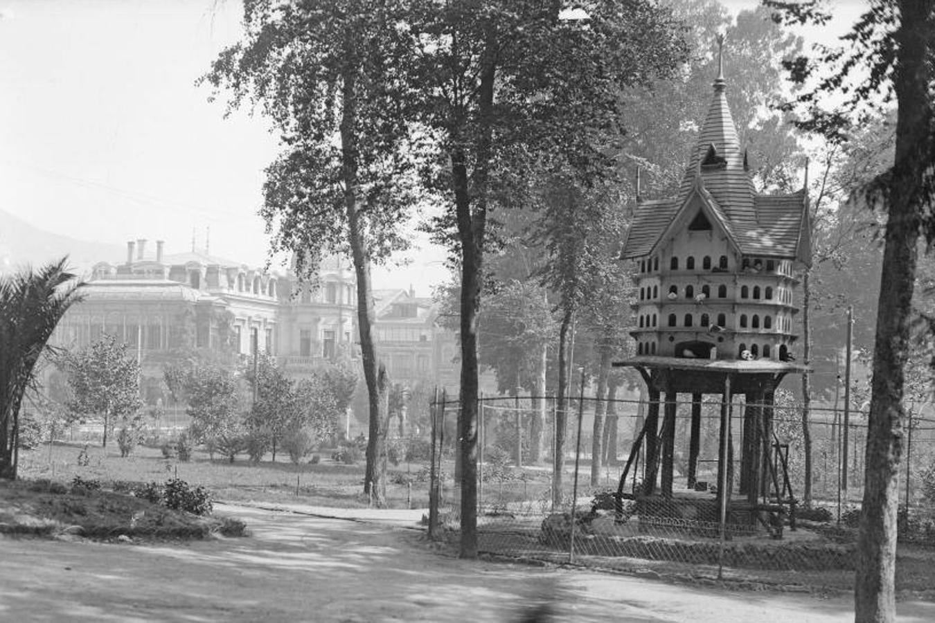 El plan director del Campo de San Francisco busca recuperar el pulmón verde para los ciudadanos e impulsar mejoras que le permitan recuperar el esplendor de épocas pasadas. Generaciones y generaciones se han criado corriendo entre sus árboles y caminos, convirtiéndole en fiel testigo de la historia de Oviedo